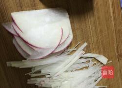 牛肉丸子萝卜汤的做法图解2