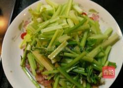 香芹炒香肠的做法图解1