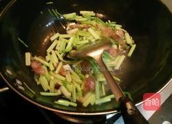 香芹炒香肠的做法图解3