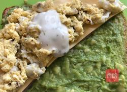 牛油果泥三明治陪酸奶沙拉的做法图解4