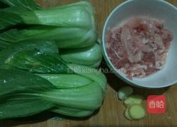 肉片炒油菜的做法图解1