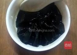 牛奶龟苓膏的做法图解3