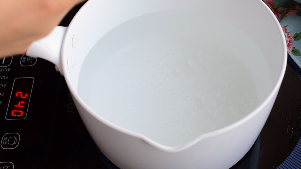 锅中水开，加泡好的大米