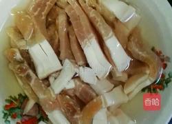 大蒜炒咸肉丝的做法图解1