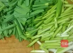 大蒜炒咸肉丝的做法图解2