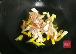 大蒜炒咸肉丝的做法图解3