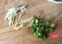 Illustration of how to make vegetarian fried mung bean cakes 2