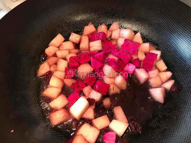 煸炒片刻出锅