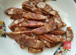 腊肠炒荷兰豆的做法图解1