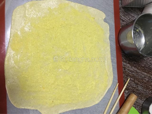 均匀涂抹上椰蓉馅
