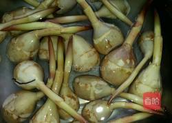 红烧牛肉汤煮茨菇的做法图解1