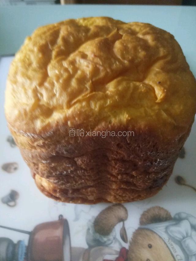 新鲜的南瓜面包做好了，来吃