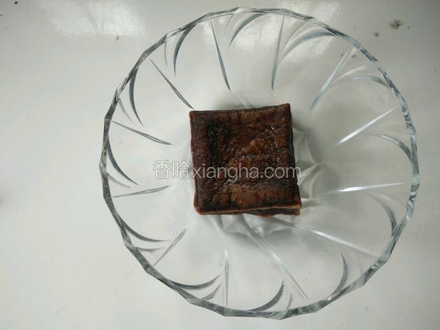 干豆腐洗净备用。