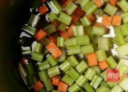 芹菜拌花生米的做法图解5