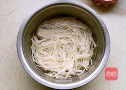 菠菜果仁拌金针菇的做法图解3