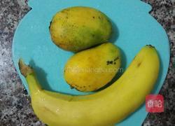 香蕉芒果汁的做法图解1