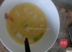 火腿肠鸡蛋饼的做法图解3