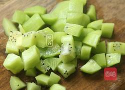 补充维C的猕猴桃柠檬汁的做法图解2