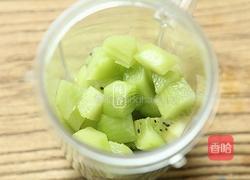 补充维C的猕猴桃柠檬汁的做法图解3
