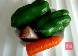 青椒炒肉的做法图解1