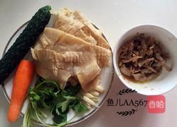 胡萝卜黄瓜拌豆皮的做法图解1