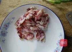 香肠芦蒿的做法图解1