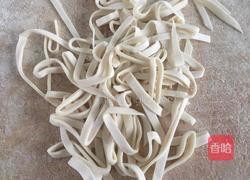 牛肉蘑菇汤面的做法图解3