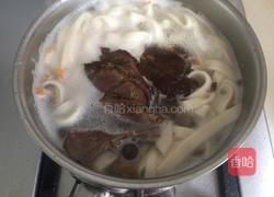 牛肉蘑菇汤面的做法图解5