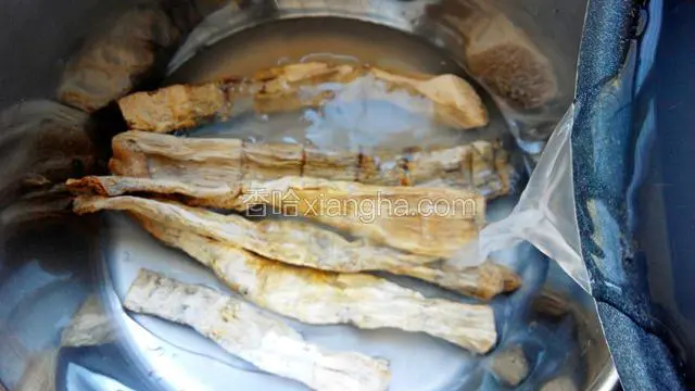 笋干需用淘米水浸泡48小时