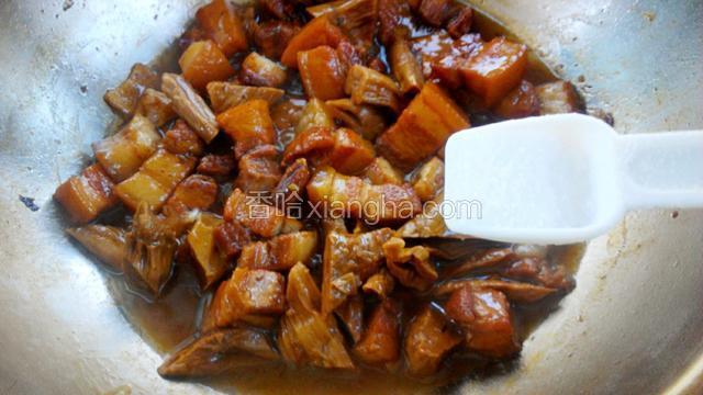 加盐调味，再炖十分钟即可出锅