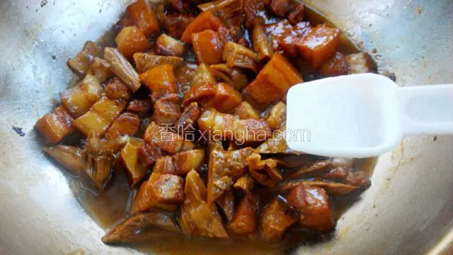加盐调味，再炖十分钟即可出锅