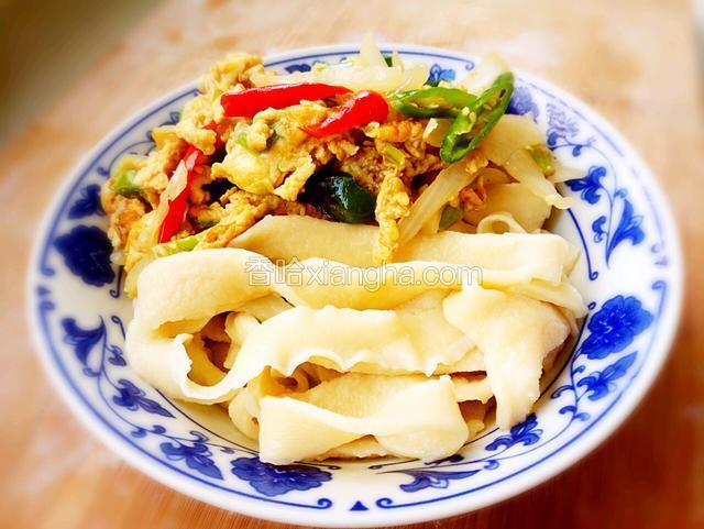 鸡蛋洋葱素烩面