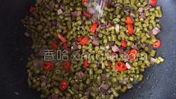 腌豇豆炒腊肉的做法图解22