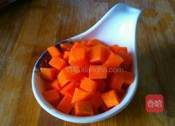 黑豆炒胡萝卜玉米粒的做法图解2