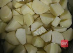 红烧肉炖土豆的做法图解2