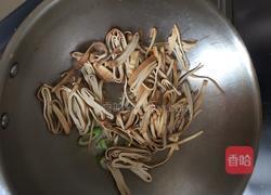 豆腐皮炒香菜的做法图解5