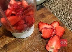 草莓奶昔的做法图解2