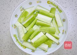 丝瓜炒毛豆的做法图解2