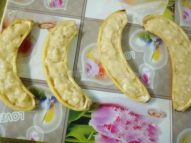 再重新装回香蕉皮里面