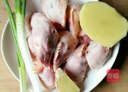 红烧鸡头的做法图解1