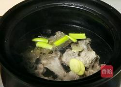 白萝卜脊骨汤的做法图解4