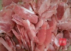 青蒜苗炒肉片的做法图解1