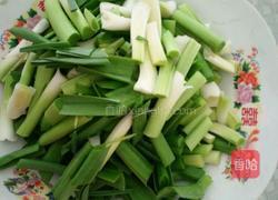 青蒜苗炒肉片的做法图解2
