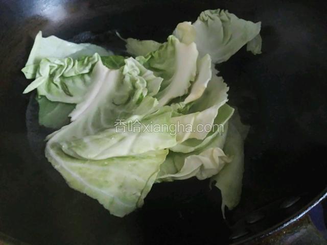 热水焯甘蓝