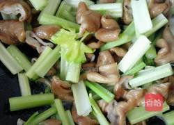 芹菜爆炒肥肠的做法图解6