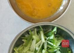 豆芽蒜苗炒鸡蛋的做法图解2