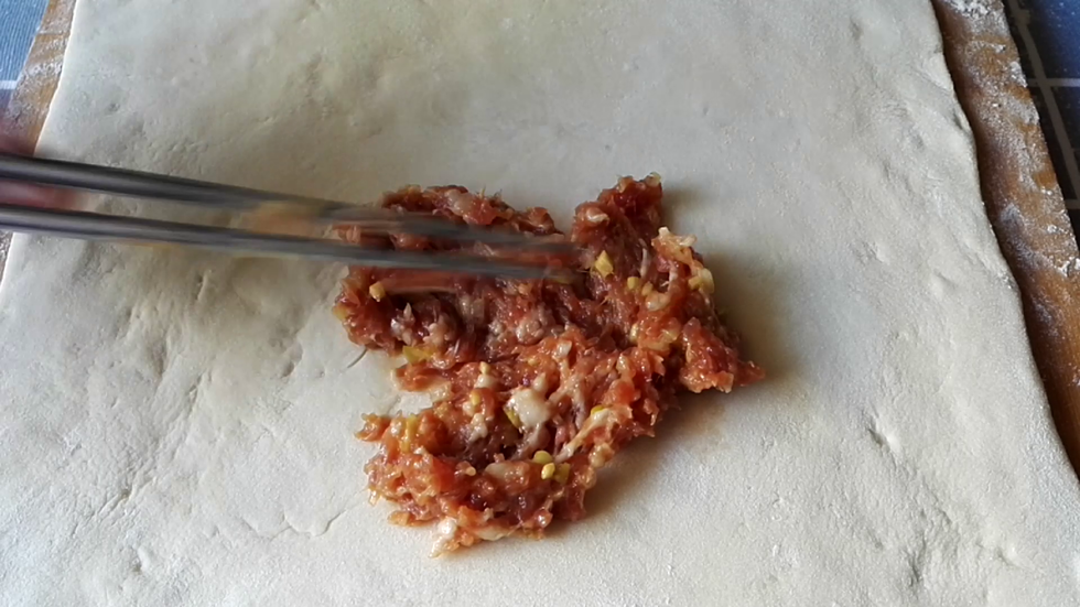 抹上肉馅