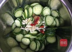 蒜泥黄瓜片的做法图解3