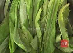 豆豉鲮鱼油麦菜的做法图解1