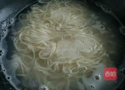 腊肠炒面的做法图解3